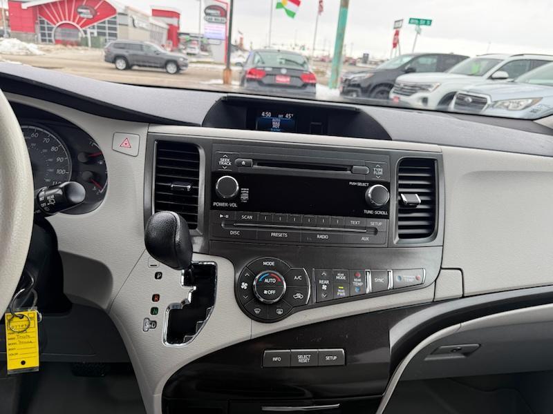 Toyota Sienna LE FWD 8-Passenger V6 2013