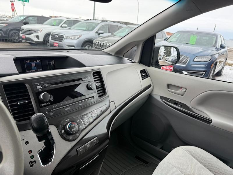 Toyota Sienna LE FWD 8-Passenger V6 2013