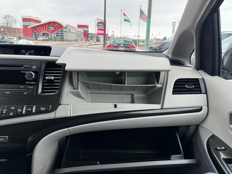 Toyota Sienna LE FWD 8-Passenger V6 2013