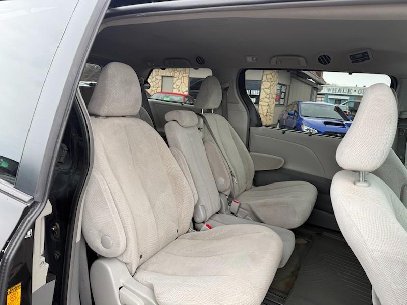 Toyota Sienna LE FWD 8-Passenger V6 2013
