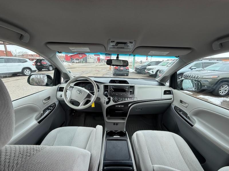 Toyota Sienna LE FWD 8-Passenger V6 2013