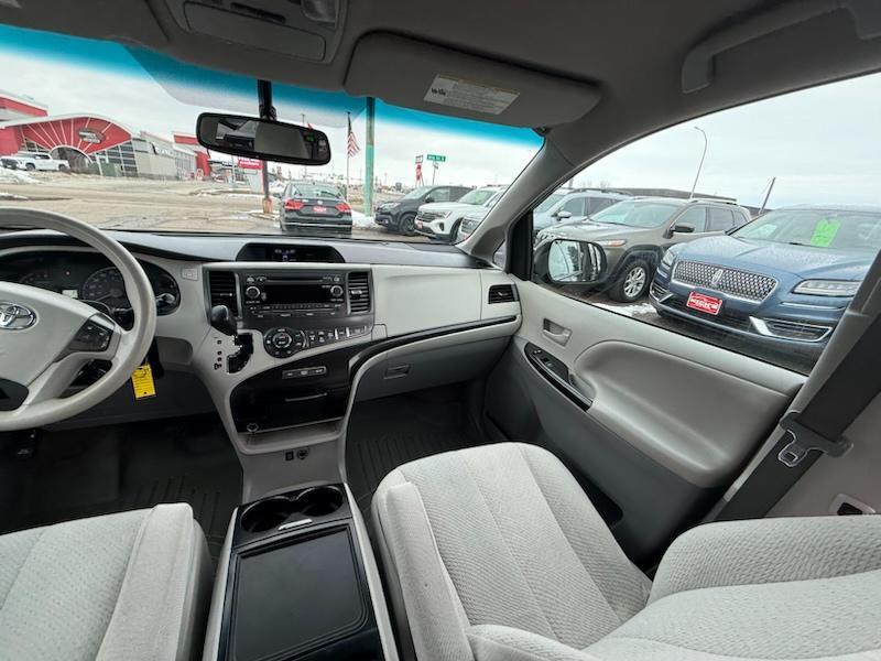 Toyota Sienna LE FWD 8-Passenger V6 2013