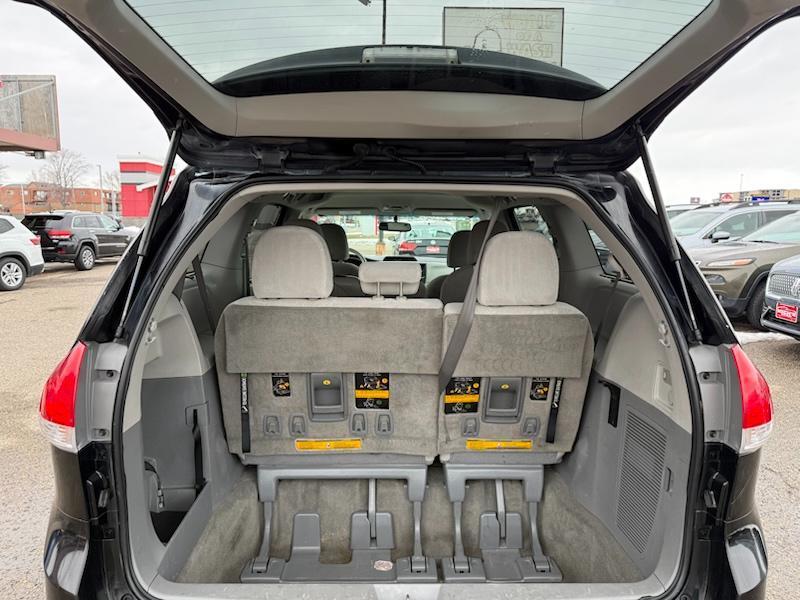 Toyota Sienna LE FWD 8-Passenger V6 2013