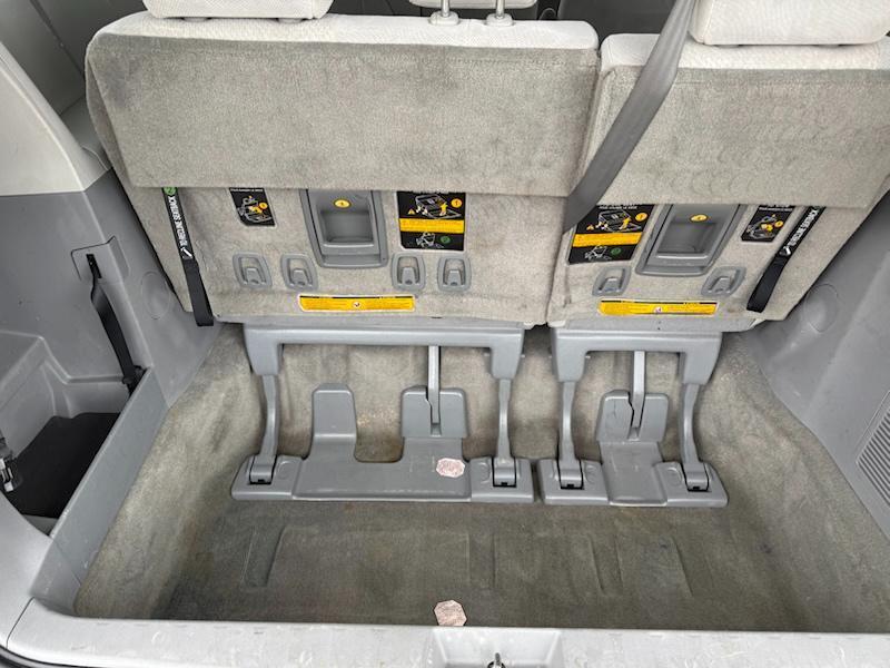 Toyota Sienna LE FWD 8-Passenger V6 2013