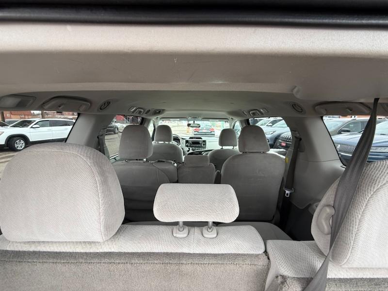 Toyota Sienna LE FWD 8-Passenger V6 2013