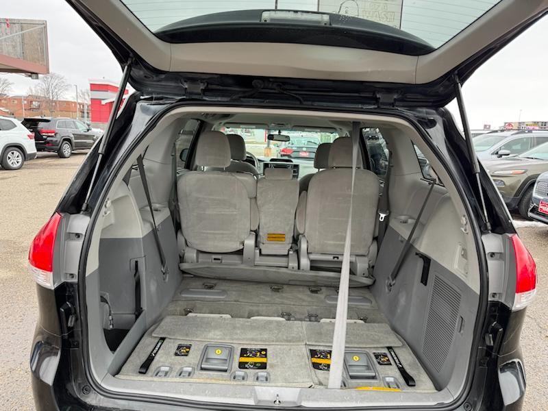 Toyota Sienna LE FWD 8-Passenger V6 2013