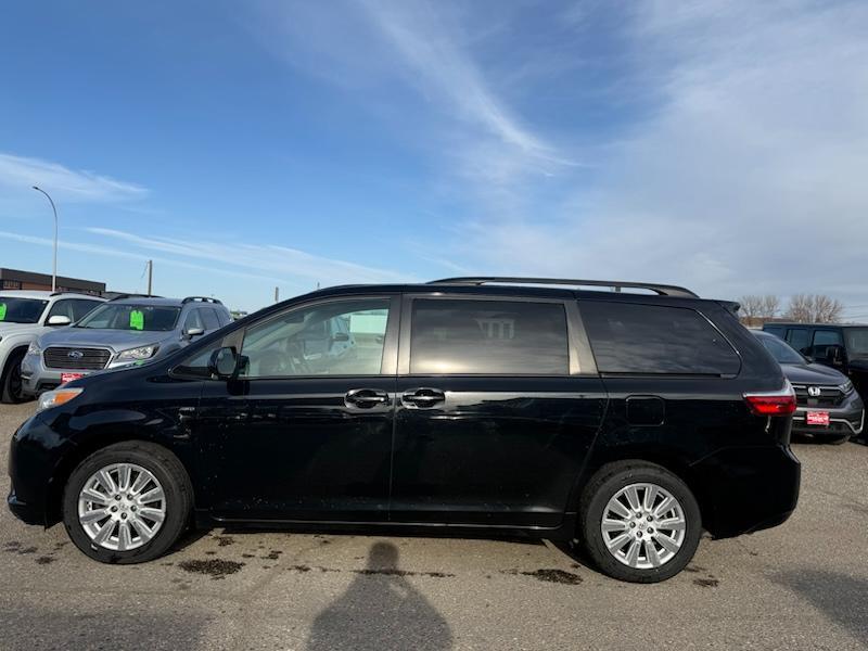 Toyota Sienna LE 7-Passenger AWD 2017