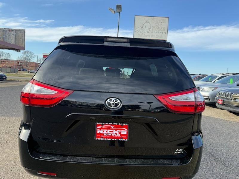 Toyota Sienna LE 7-Passenger AWD 2017