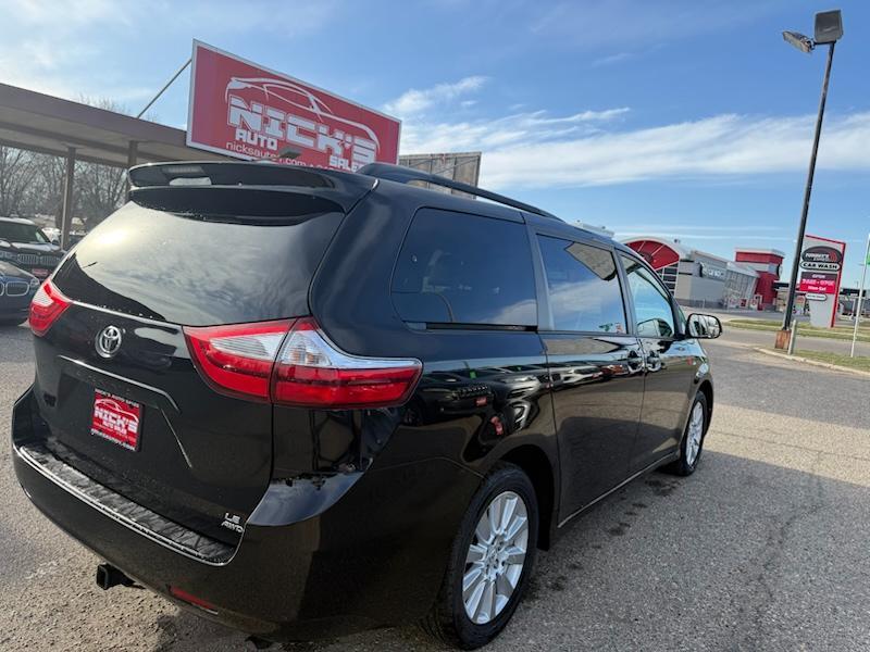 Toyota Sienna LE 7-Passenger AWD 2017