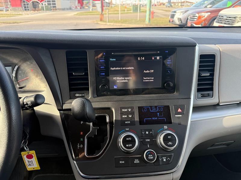 Toyota Sienna LE 7-Passenger AWD 2017