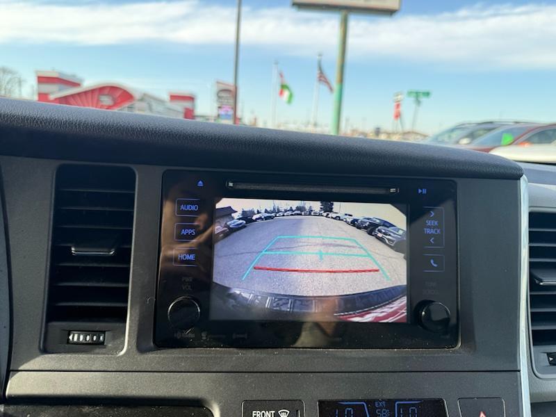 Toyota Sienna LE 7-Passenger AWD 2017