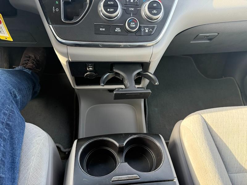 Toyota Sienna LE 7-Passenger AWD 2017