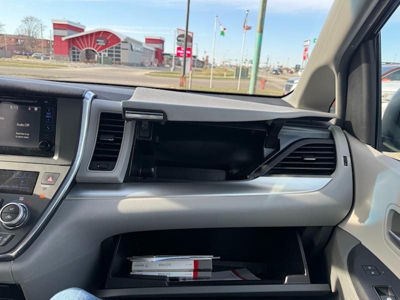 Toyota Sienna LE 7-Passenger AWD 2017