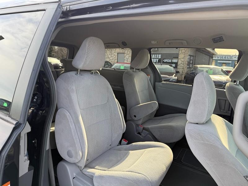 Toyota Sienna LE 7-Passenger AWD 2017