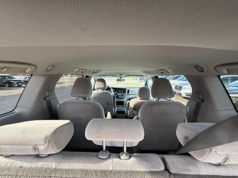 Toyota Sienna LE 7-Passenger AWD 2017