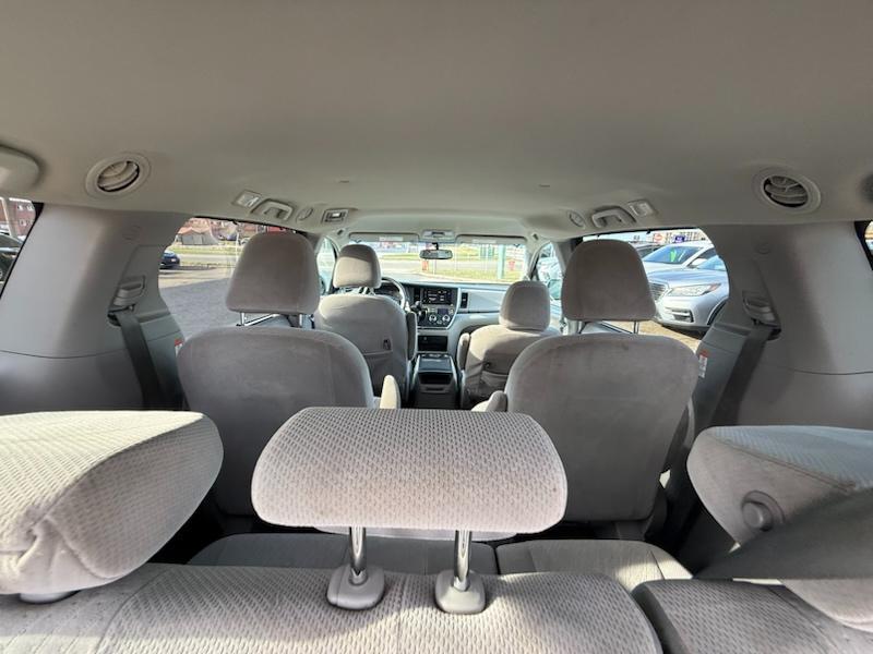 Toyota Sienna LE 7-Passenger AWD 2017