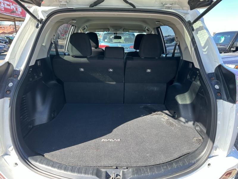 Toyota RAV4 LE AWD 2016