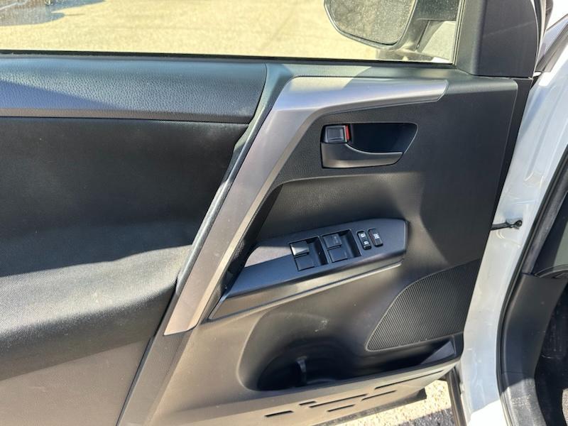 Toyota RAV4 LE AWD 2016