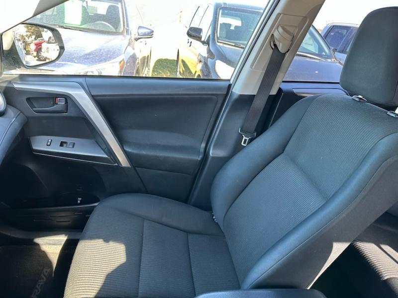 Toyota RAV4 LE AWD 2016