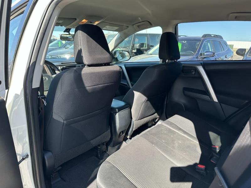 Toyota RAV4 LE AWD 2016