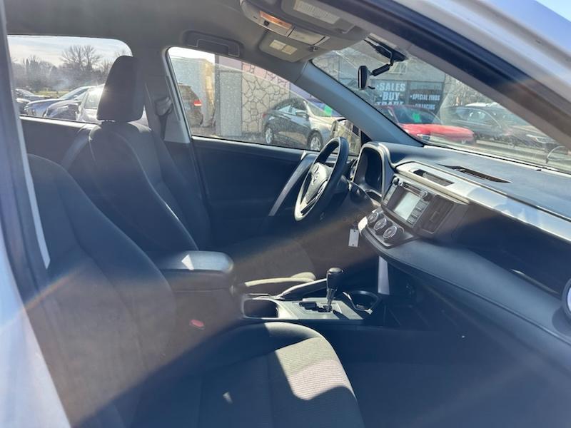 Toyota RAV4 LE AWD 2016