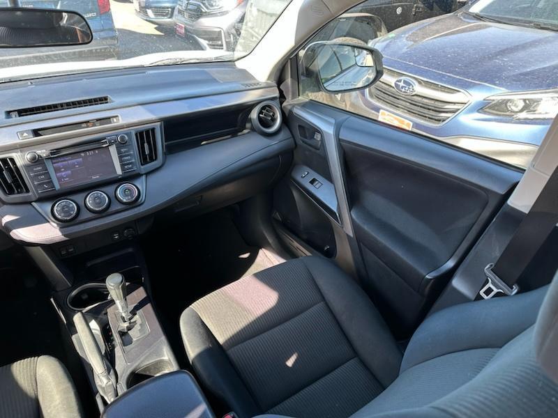 Toyota RAV4 LE AWD 2016