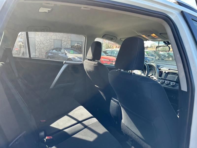 Toyota RAV4 LE AWD 2016