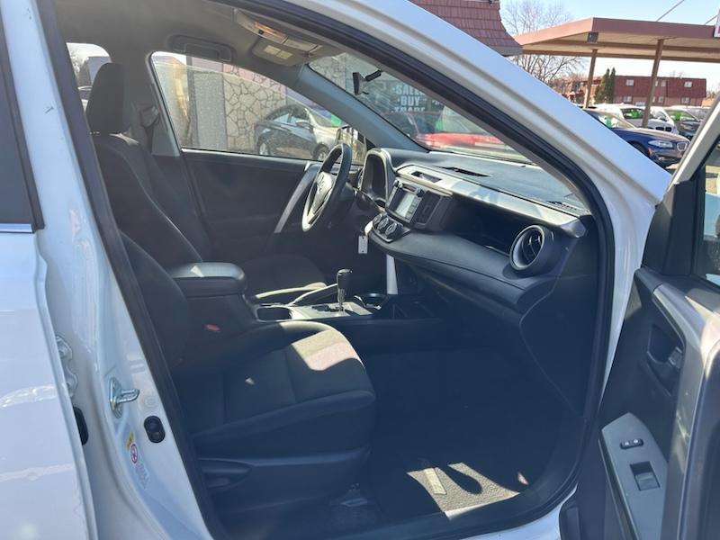 Toyota RAV4 LE AWD 2016