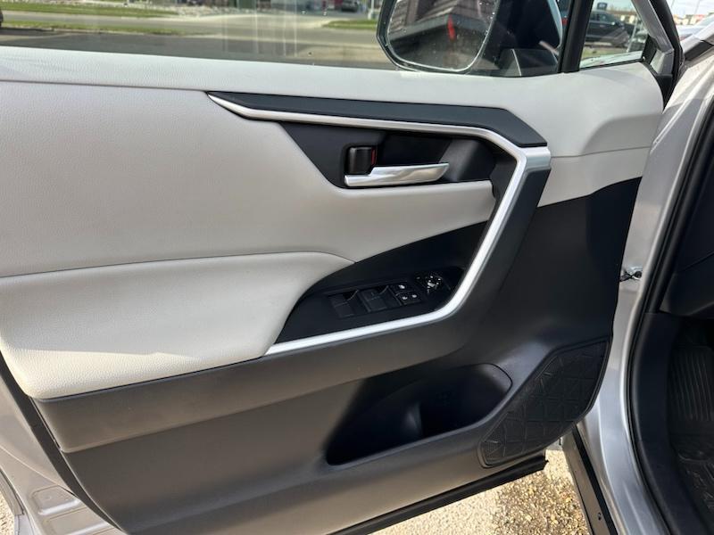 Toyota RAV4 Hybrid XLE 2021