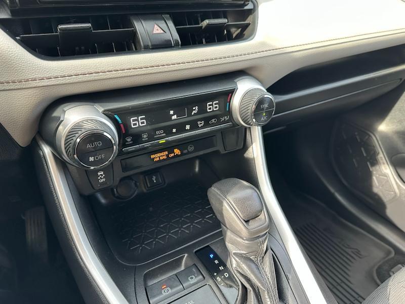 Toyota RAV4 Hybrid XLE 2021