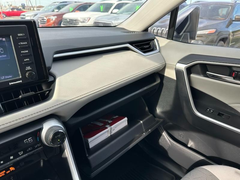 Toyota RAV4 Hybrid XLE 2021