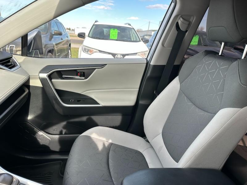 Toyota RAV4 Hybrid XLE 2021