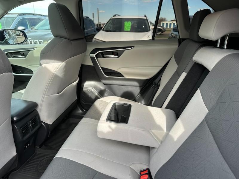 Toyota RAV4 Hybrid XLE 2021