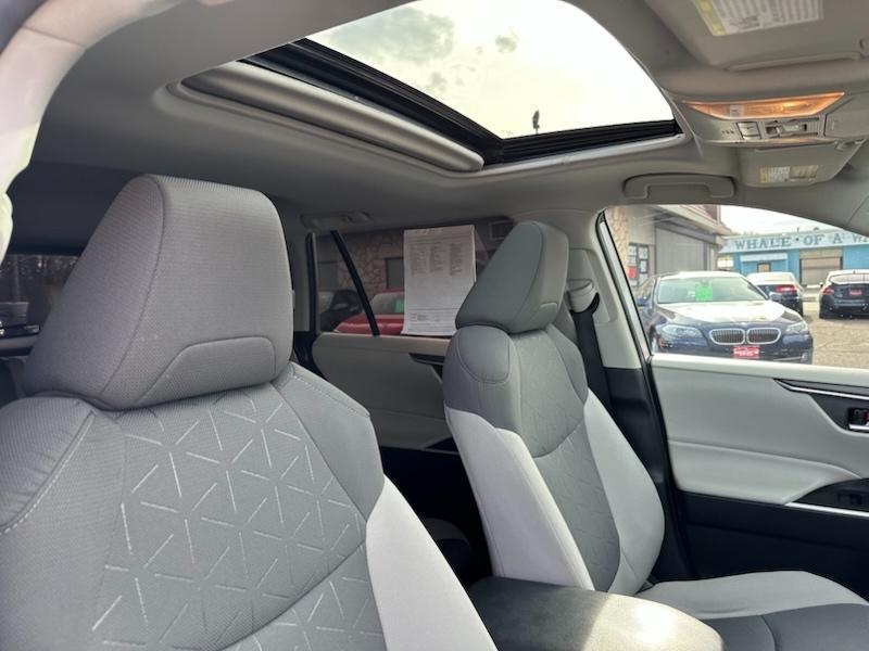 Toyota RAV4 Hybrid XLE 2021