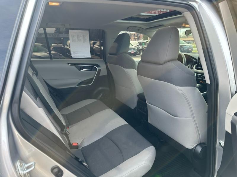 Toyota RAV4 Hybrid XLE 2021