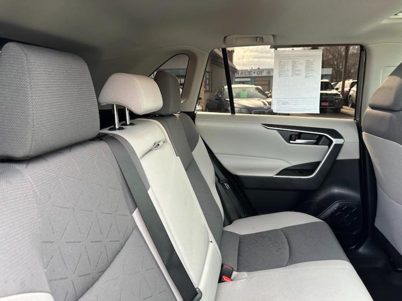 Toyota RAV4 Hybrid XLE 2021