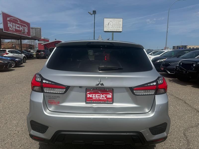 Mitsubishi Outlander Sport  2021