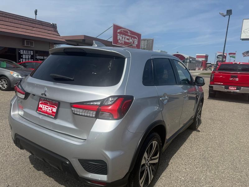 Mitsubishi Outlander Sport  2021