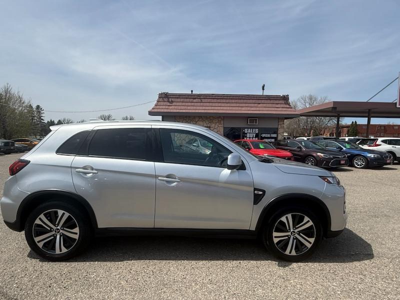 Mitsubishi Outlander Sport  2021