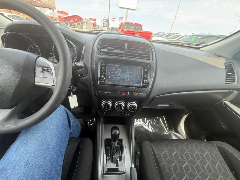 Mitsubishi Outlander Sport  2021