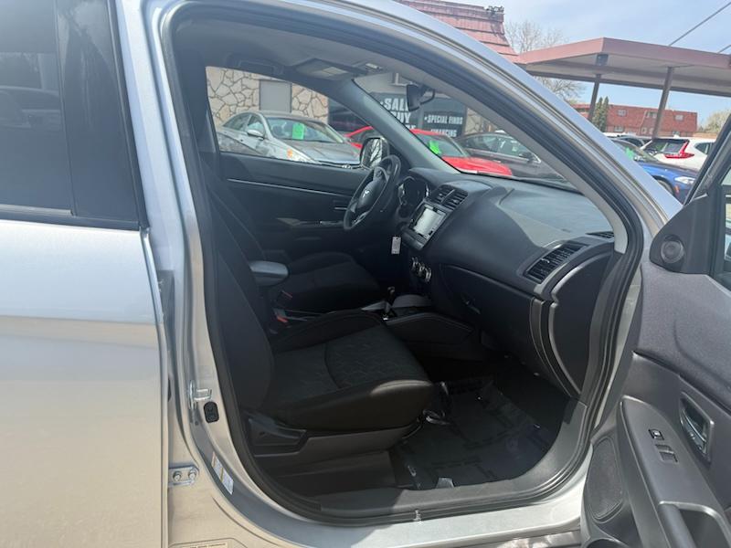 Mitsubishi Outlander Sport  2021