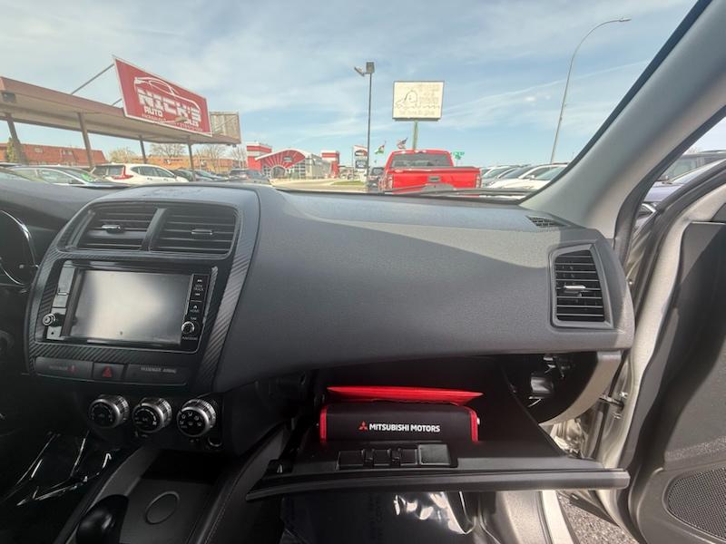 Mitsubishi Outlander Sport  2021