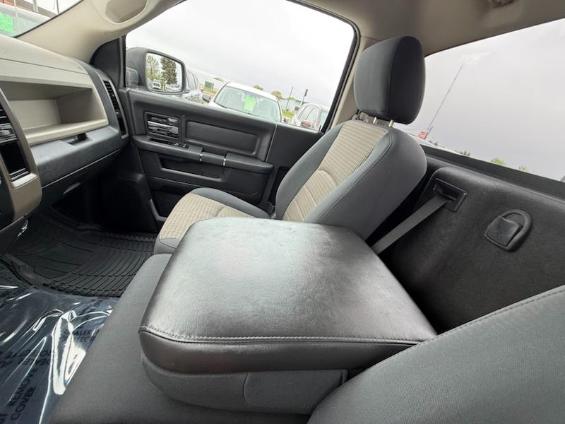 RAM 1500 ST SWB 4WD 2012