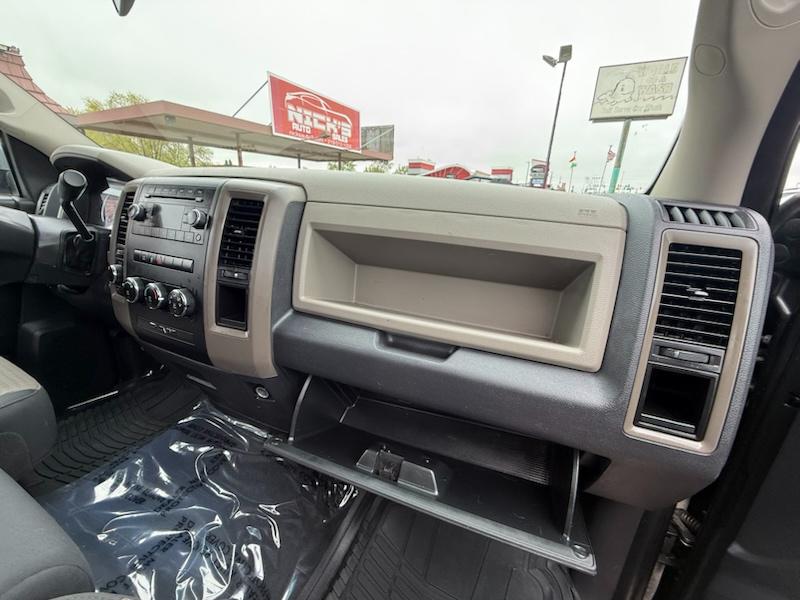 RAM 1500 ST SWB 4WD 2012