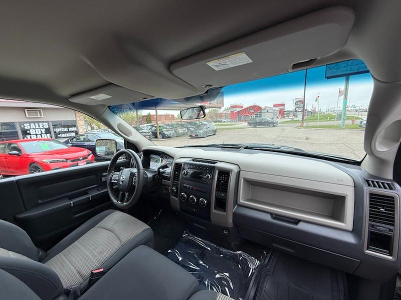 RAM 1500 ST SWB 4WD 2012