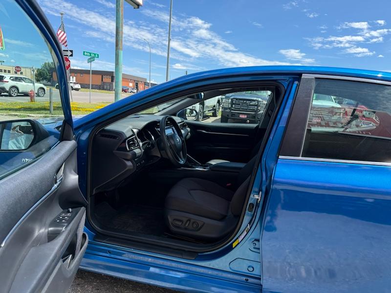 Toyota Camry Hybrid LE 2020