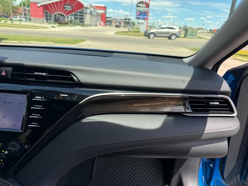 Toyota Camry Hybrid LE 2020