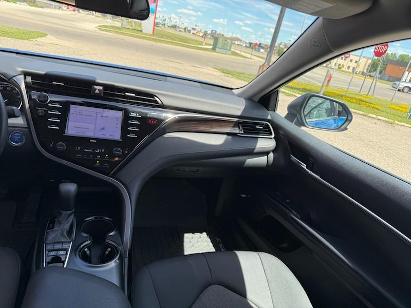 Toyota Camry Hybrid LE 2020