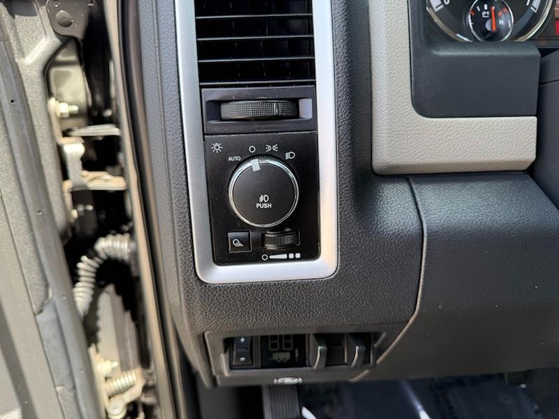 RAM 1500 SLT Quad Cab 4WD 2012