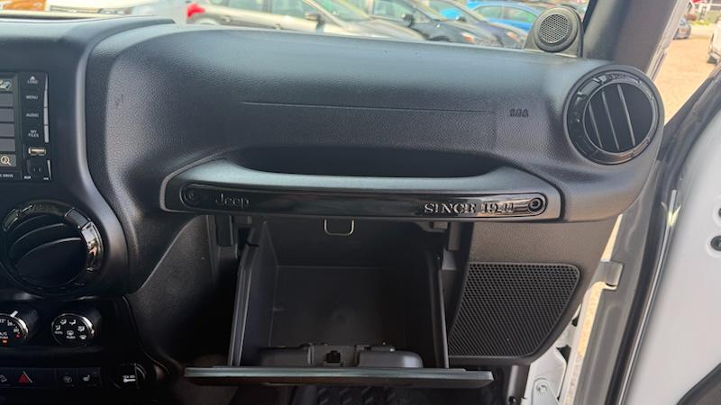 Jeep Wrangler Unlimited Sahara 4WD 2014